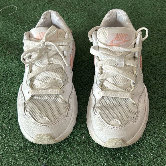 Nike Women’s Shoe - Picture 1 of 5